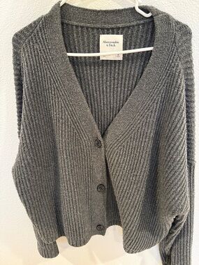 A&F Gray Ribbed Short Chunky Cardigan